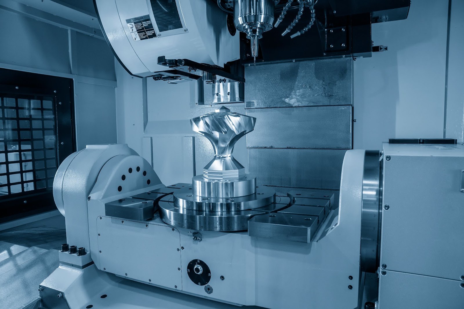 Torno CNC de 5 eixos promete elevar a precisão da usinagem nacional