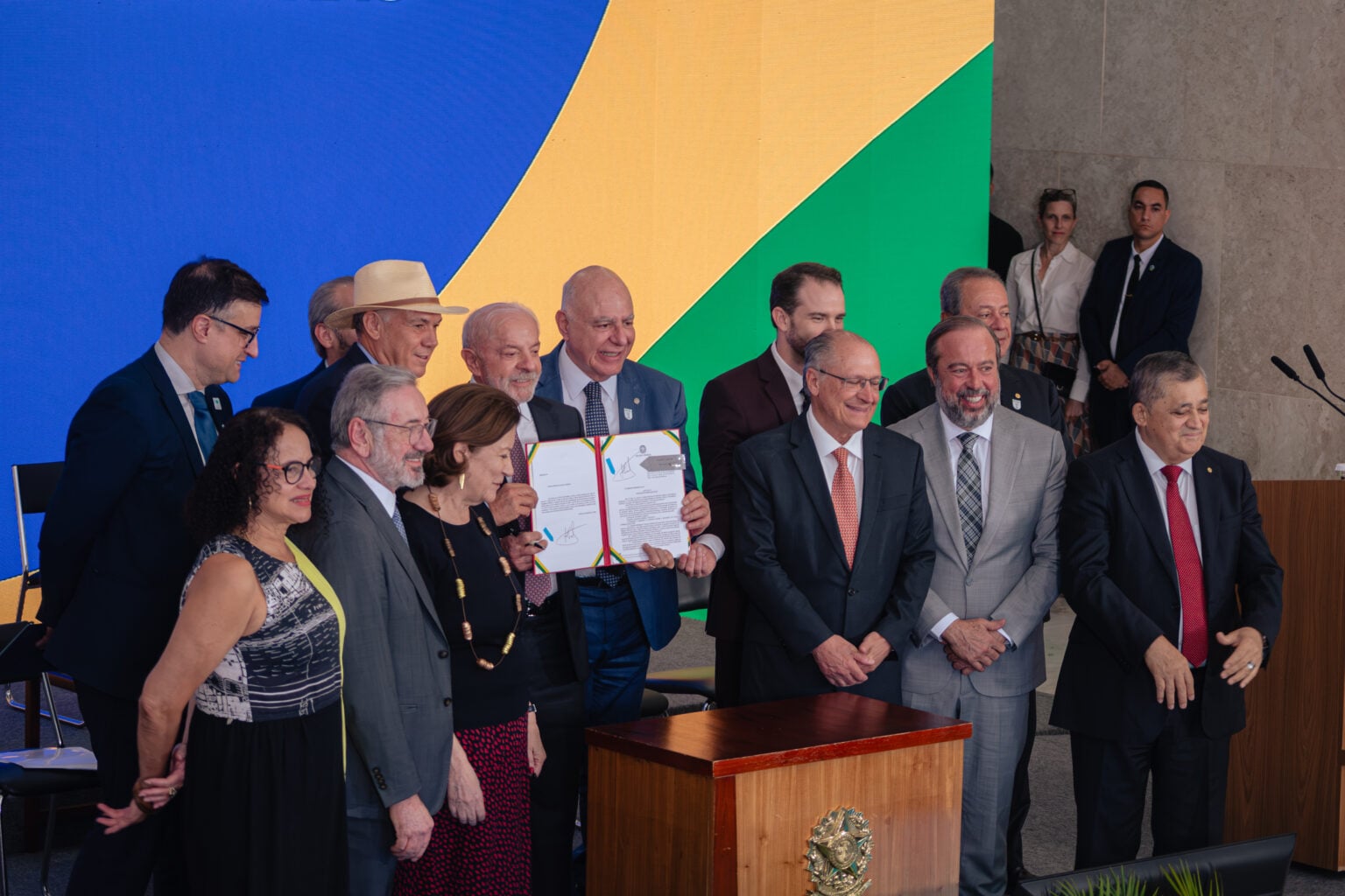 Brasil sanciona política de minerais críticos com R$ 5 bilhões