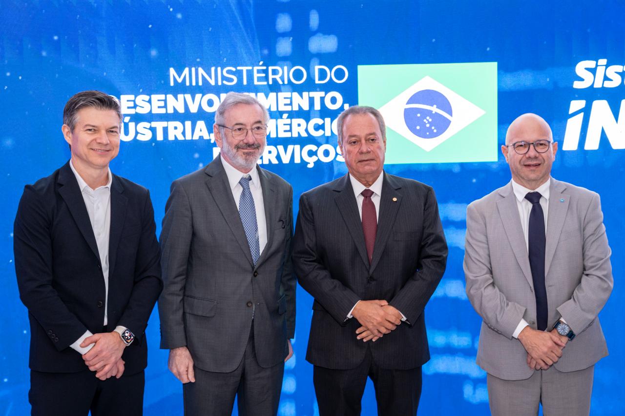 Sistema Indústria e MDIC firmam acordo para ampliar exportações industriais