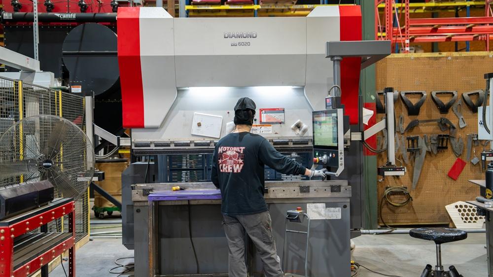 Motobilt instala laser de 12 kW e três prensas dobradeiras para reduzir retrabalho