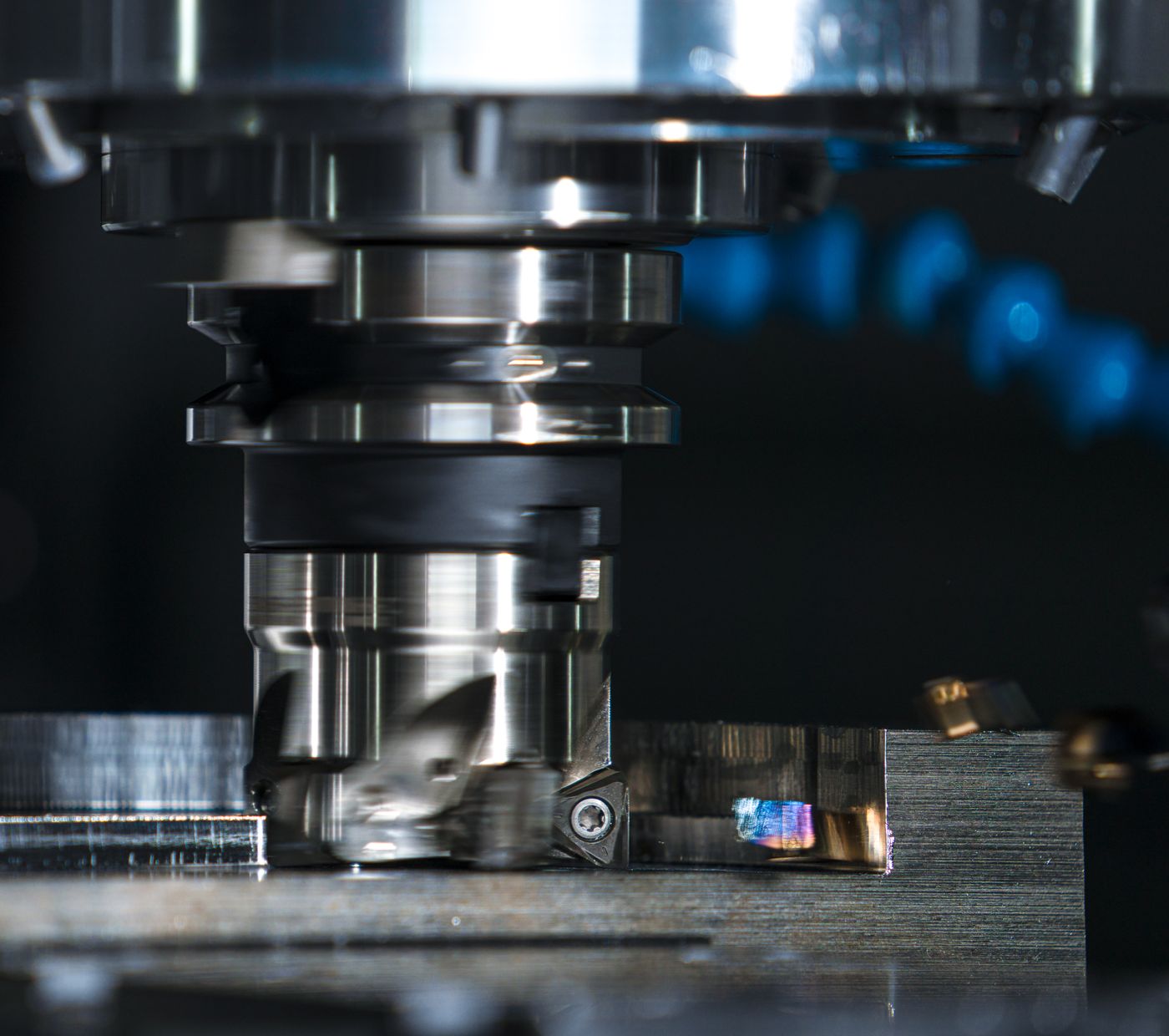 Usinagem de inox: por que a microestrutura muda a estratégia de corte